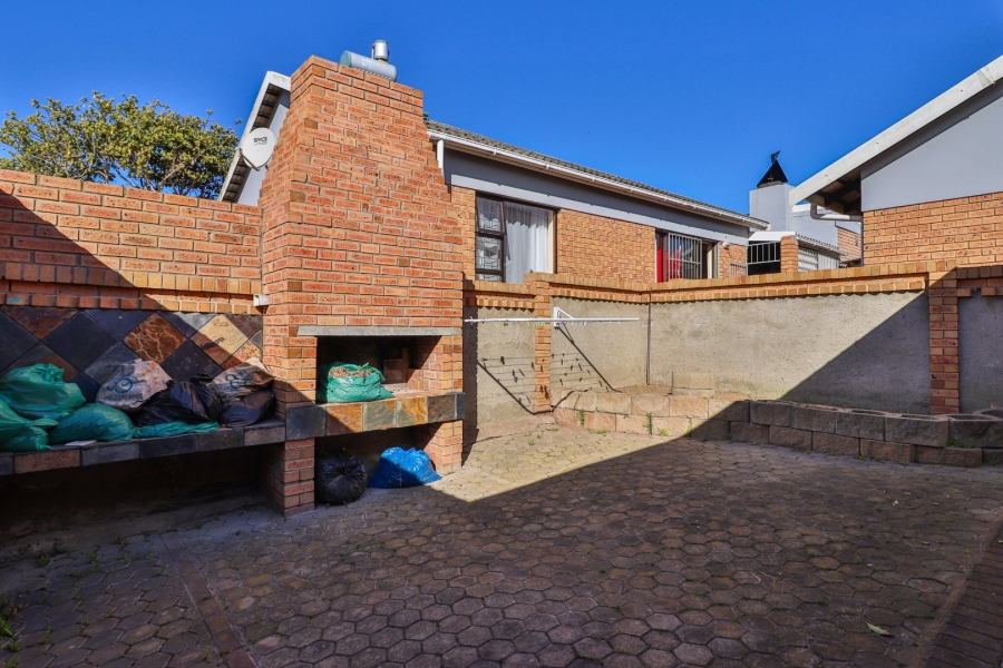 3 Bedroom Property for Sale in Heiderand Western Cape